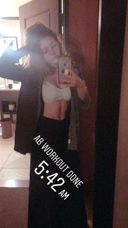 Willow Shields taking a selfie