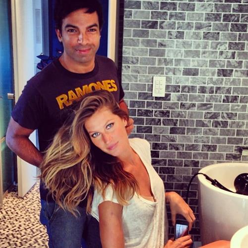 Gisele Bündchen taking a selfie