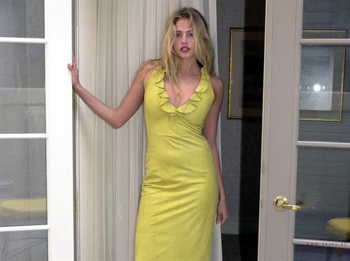 Estella Warren