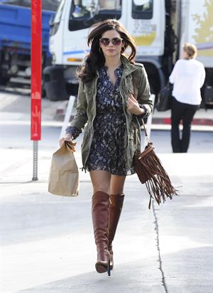 Jenna Dewan Running errands in Beverly Hills (November 14, 2012) 