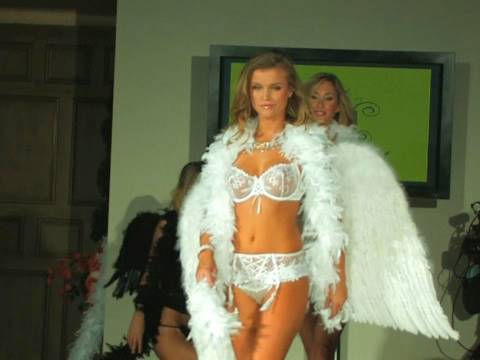 Joanna Krupa in lingerie