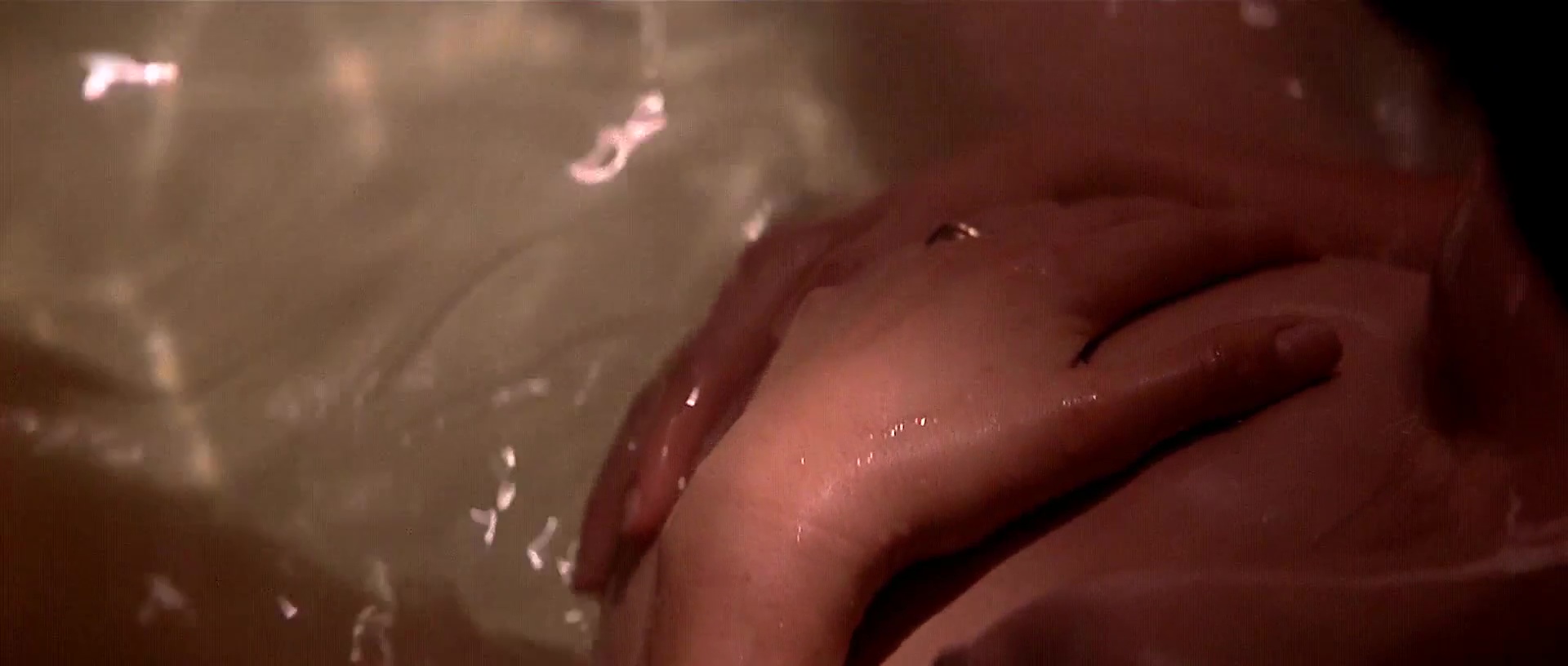 Demi Moore pregnant nude in The Seventh Sign (1988)
