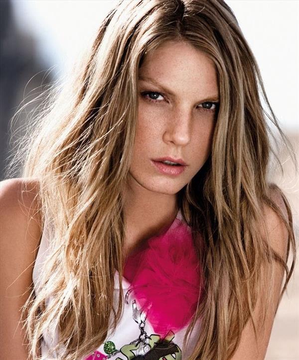 Angela Lindvall