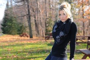 Olivia Paige in Tight Jeans