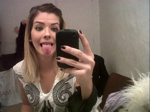 María Eugenia Suárez taking a selfie