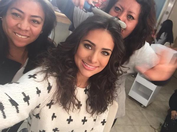 Bárbara Islas taking a selfie