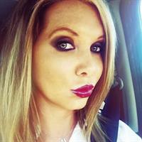 Rachel Lynn taking a selfie