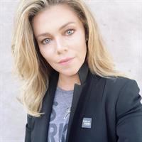 Lauren Sivan taking a selfie