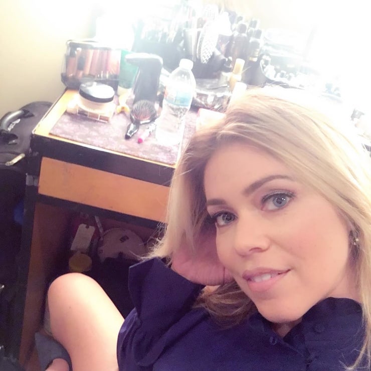 Lauren Sivan taking a selfie