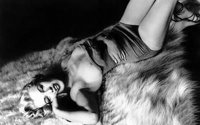 Marilyn Monroe - breasts