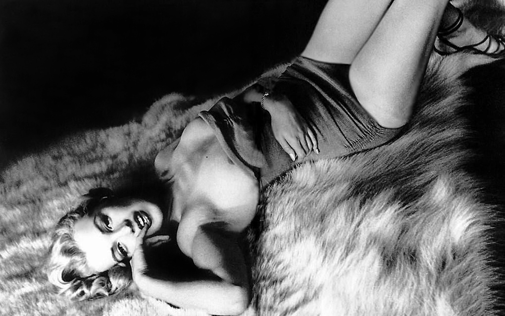 Marilyn Monroe - breasts