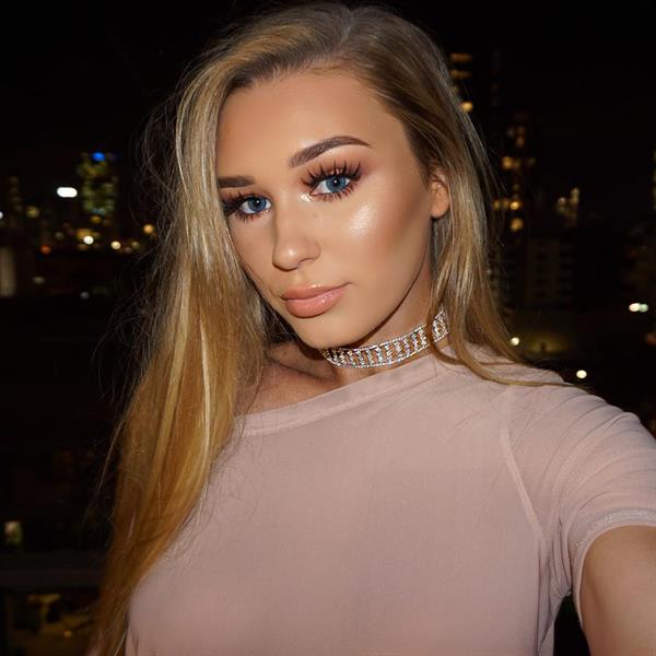 Shani Grimmond taking a selfie