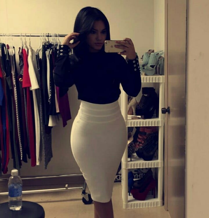 Damaris Lopez taking a selfie