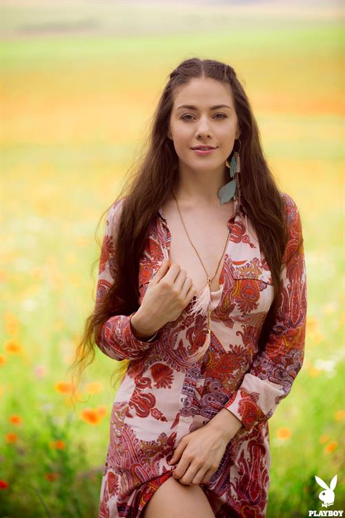 Joy Draiki Nude Outside