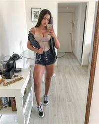 Dai Macedo taking a selfie