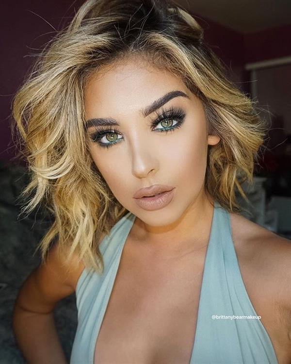 Nadia Mejia taking a selfie