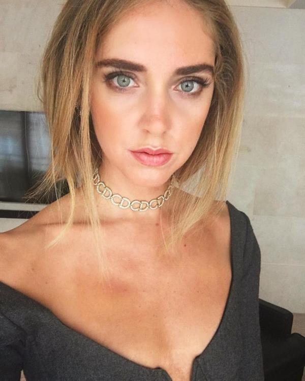 Chiara Ferragni taking a selfie