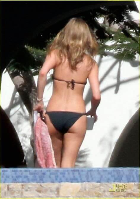 Jennifer Aniston in a bikini - ass