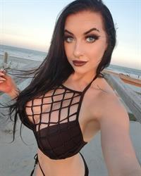 Cubbi Thompson taking a selfie