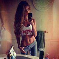 Pamela Reif taking a selfie