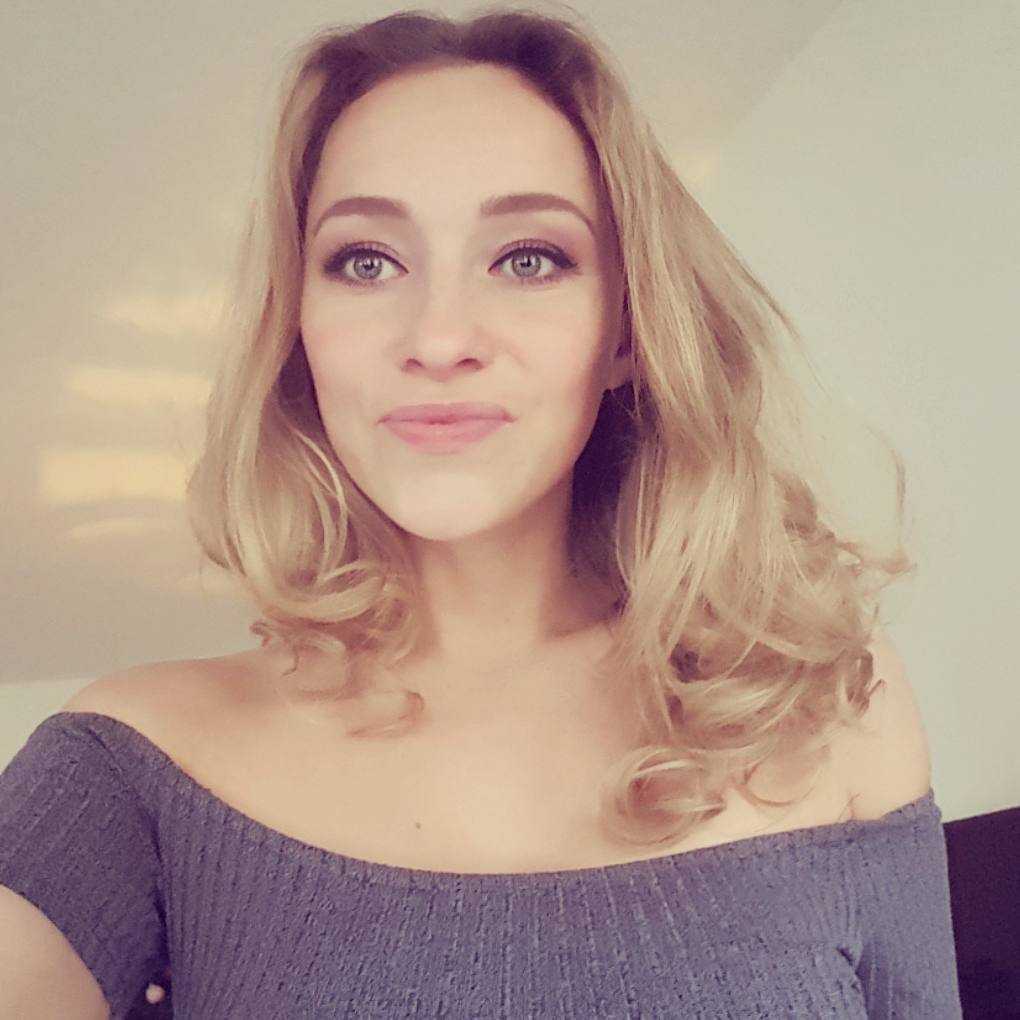 Zimra Geurts taking a selfie