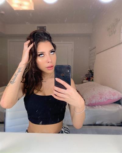 Bianca Sotelo taking a selfie