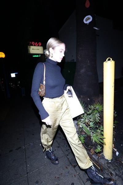 Delilah Hamlin braless boobs in a black top showing her tits seen by paparazzi.










