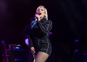 Bebe Rexha sexy on stage.









