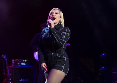 Bebe Rexha sexy on stage.









