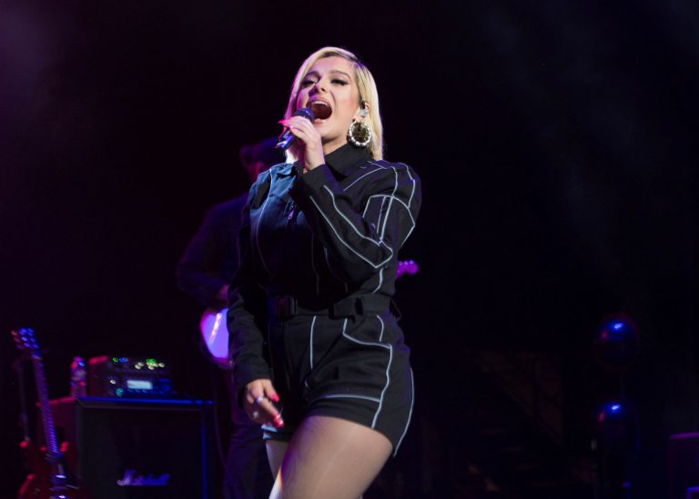 Bebe Rexha Pictures Bebe Rexha sexy on stage.