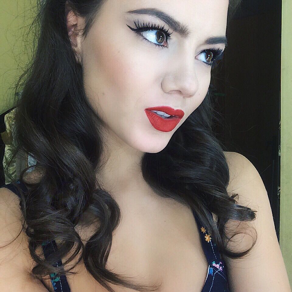 Polina Glen taking a selfie