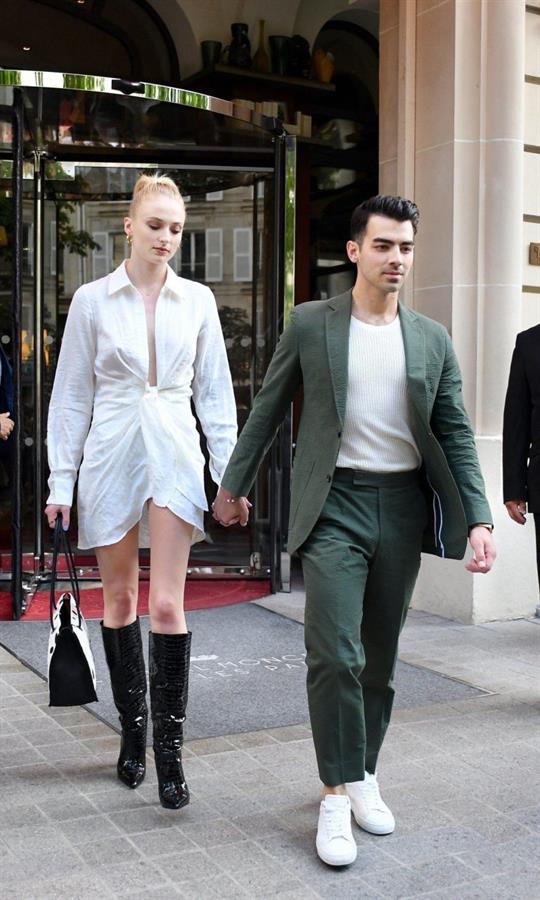 Sophie Turner braless boobs in a little white dress seen by paparazzi.









