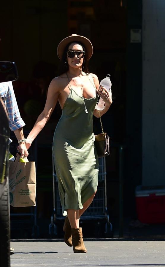 Nikki Bella braless boobs in a green dress seen by paparazzi.
















