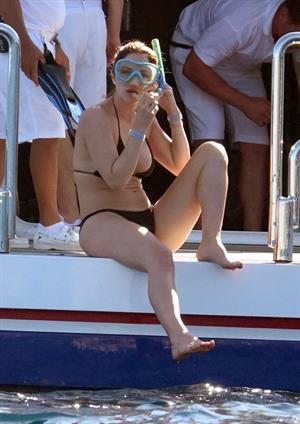 Katharine McPhee sexy bikini nip slip seen by paparazzi.



