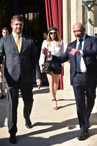 Margot Robbie sexy legs in a mini skirt seen by paparazzi in Paris.






