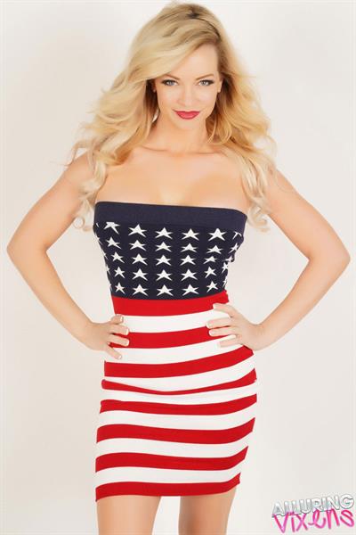 Busty Mindy Robinson wearing the stars and stripes