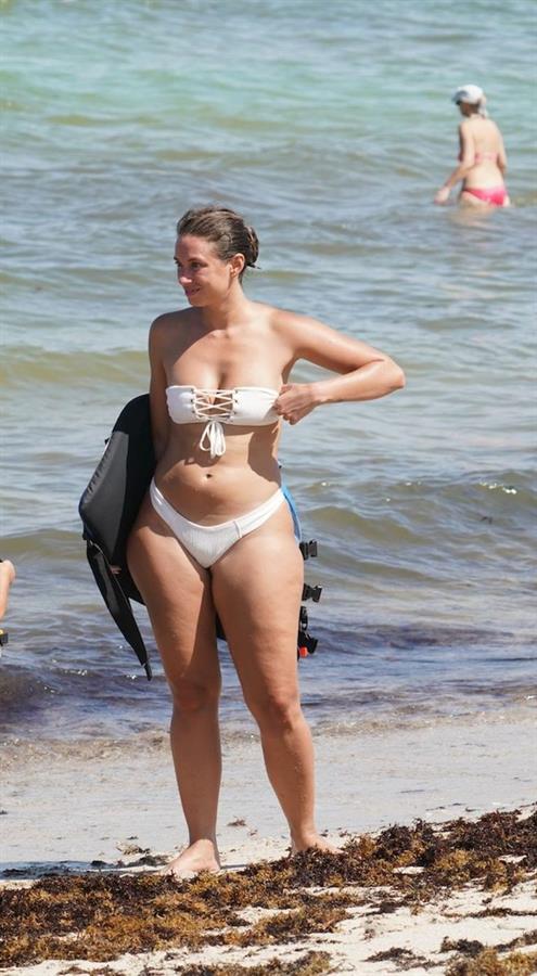 Julieanna Goddard YesJulz in a white thong bikini seen by paparazzi at the beach.






