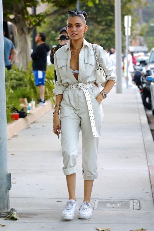 Madison Beer showing off her boobs in a sexy revealing top seen by paparazzi.




