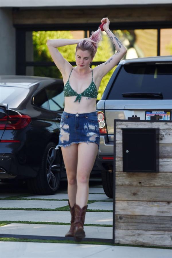 Ireland Baldwin sexy in a bikini top seen by paparazzi showing some nice cleavage.








