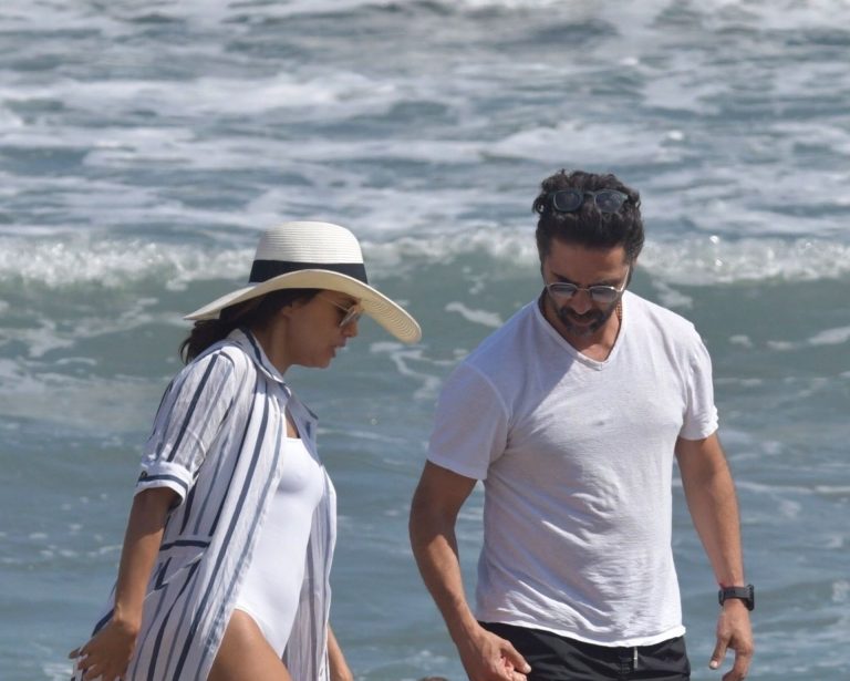 Eva Longoria Pictures Eva Longoria sexy ass in a swimsuit at the beach seen by paparazzi.