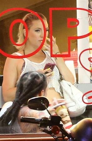 Kate Hudson looking sexy in a bikini top seen by paparazzi.


















