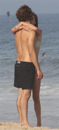 Nina Agdal sexy ass in a thong bikini at the beach with her boyfriend seen by paparazzi.











