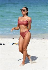 Elisa De Panicis sexy tits pokies and ass in a thong bikini seen by paparazzi.




