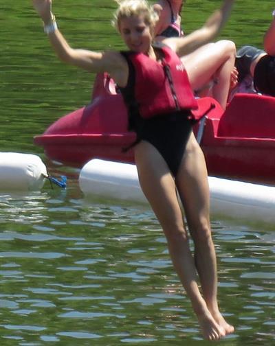 Elsa Pataky sexy ass and cleavage in a swimsuit seen by paparazzi with Chris Hemsworth.














