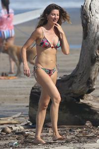 Gisele Bundchen sexy ass in a thong bikini at the beach seen by paparazzi with Tom Brady.

