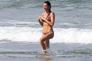 Gisele Bundchen sexy ass in a thong bikini at the beach seen by paparazzi with Tom Brady.

