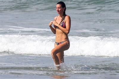 Gisele Bundchen sexy ass in a thong bikini at the beach seen by paparazzi with Tom Brady.

