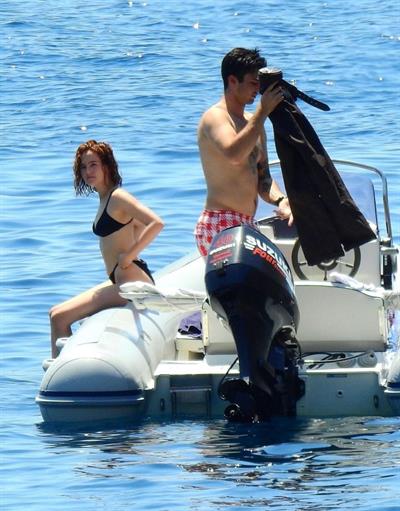 Zoey Deutch sexy boobs and ass in a little bikini in the water seen by paparazzi.



















