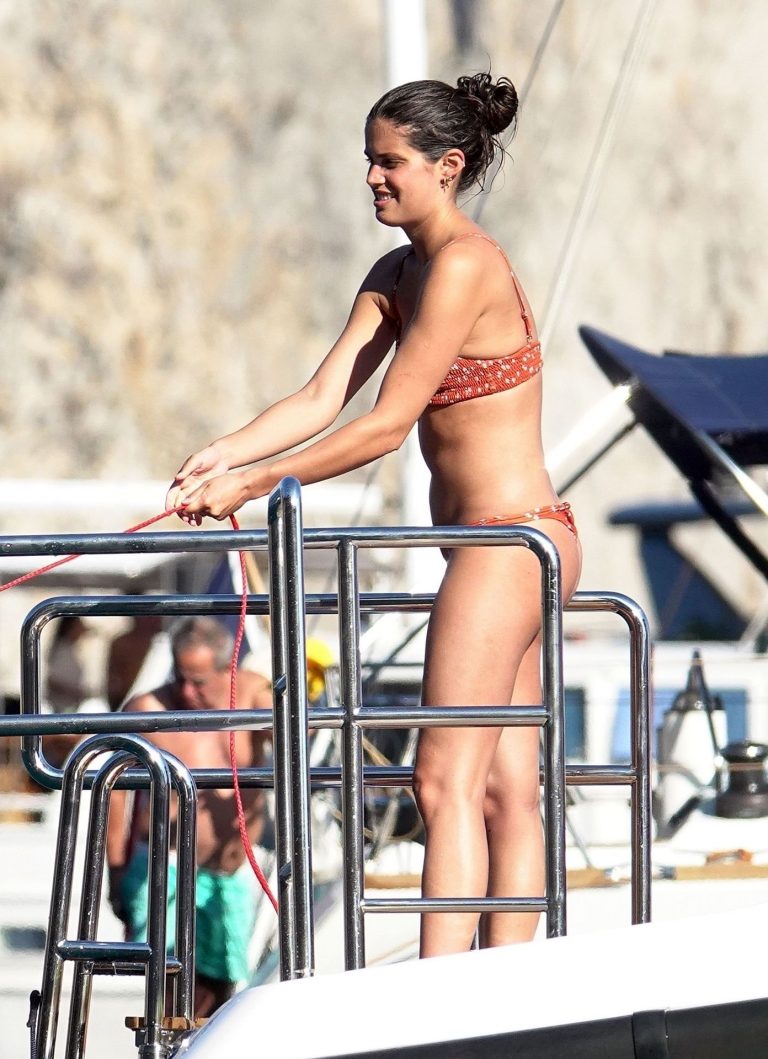 Sara Sampaio Bikini Pictures Sara Sampaio sexy ass and cleavage in a thong bikini seen by paparazzi.