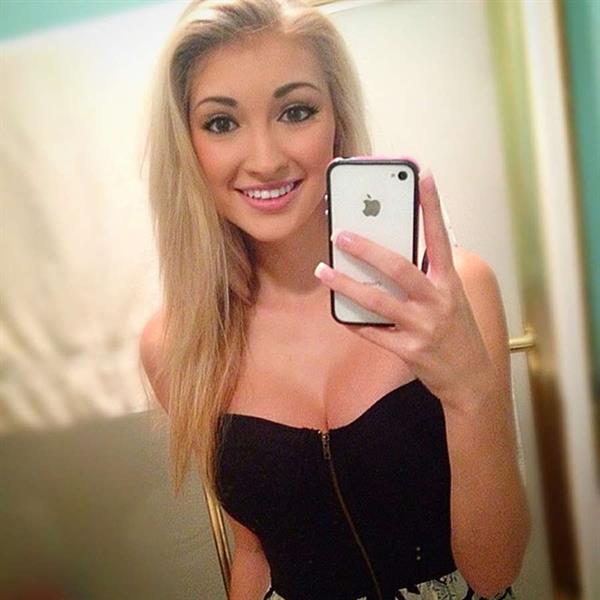 Anna Faith Carlson taking a selfie